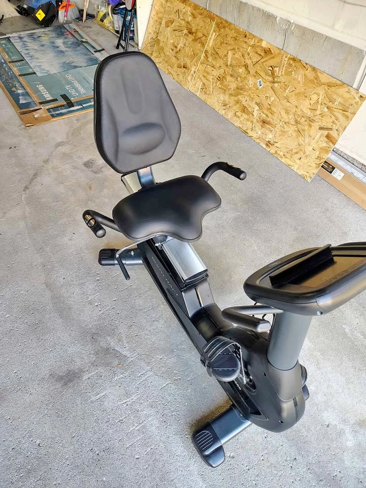 Exercise bike - recumbant Bodycraft R200