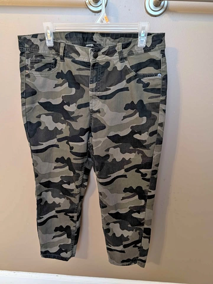 Womens Camo Print Pants Size 12