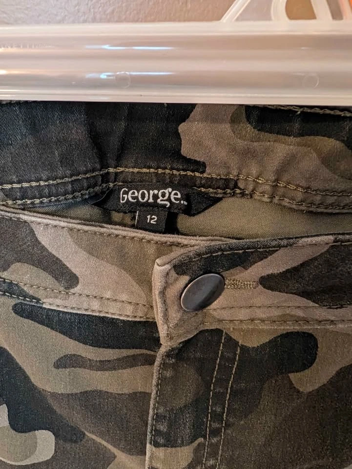 Womens Camo Print Pants Size 12 - photo 2