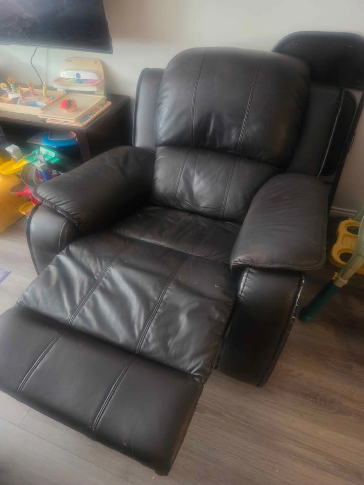Faux leather recliner - photo 2