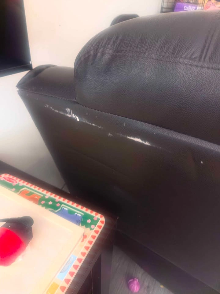 Faux leather recliner - photo 4