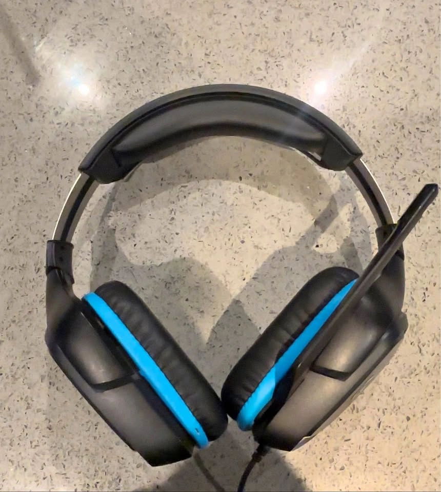 Logitech G430 Gaming Headset Barely Used