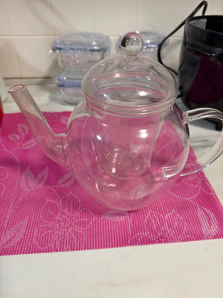 Glass teapot with infuser