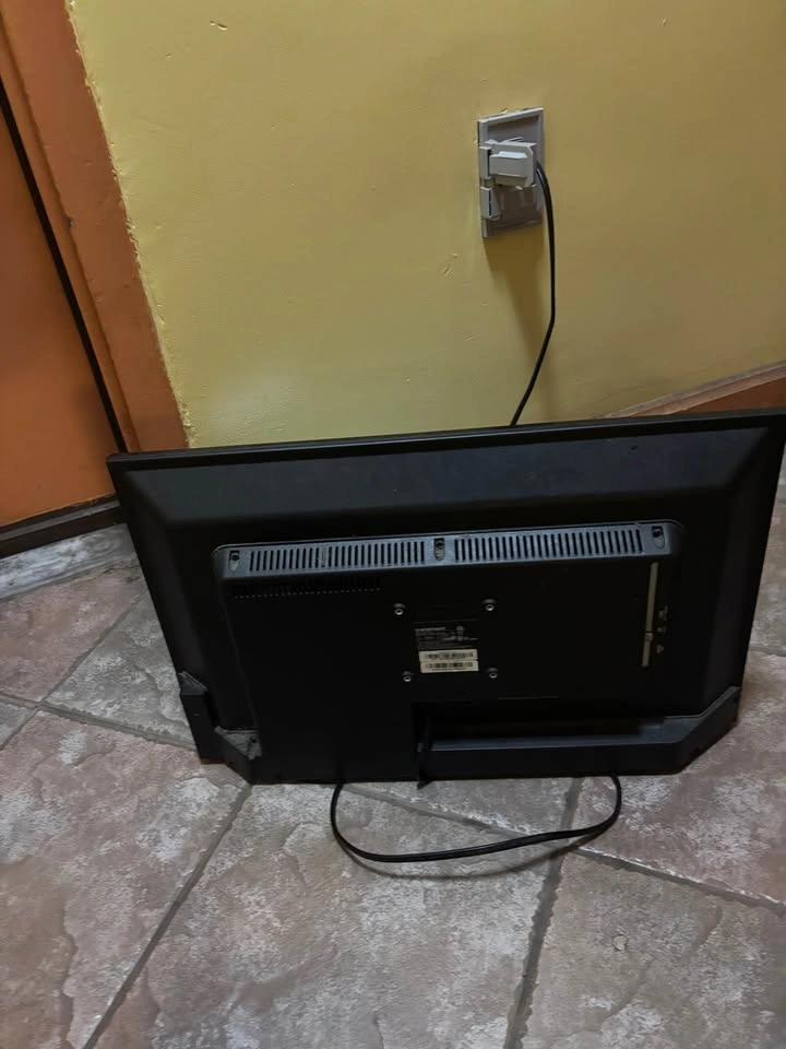 32 inch element tv - photo 2