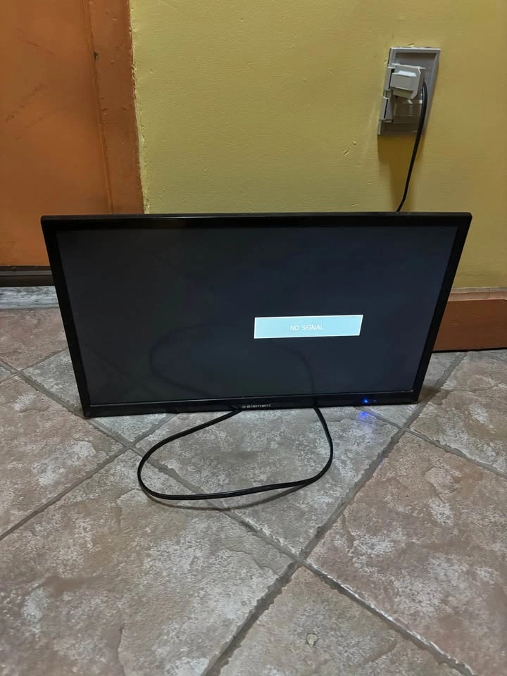 32 inch element tv - photo 3