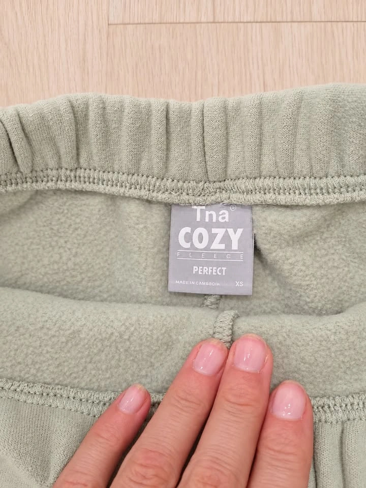 Aritzia TNA Cozy Fleece Shorts – Sage Green – Size XS - photo 2