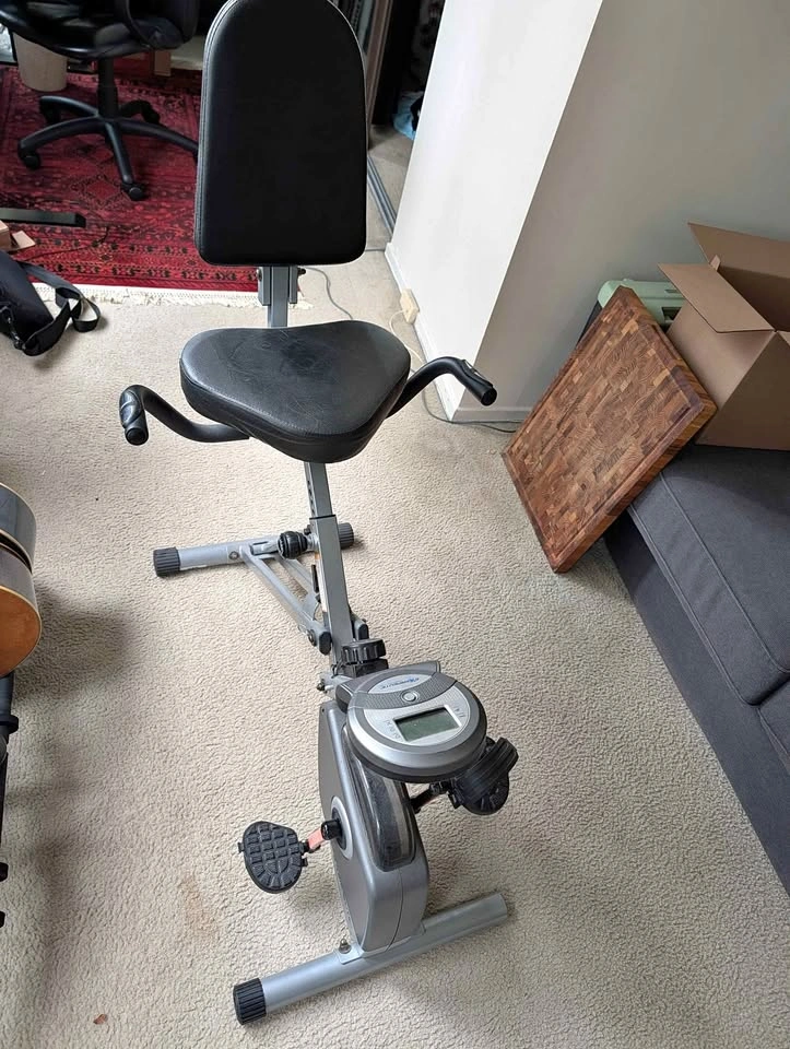 Recumbent exercise bike