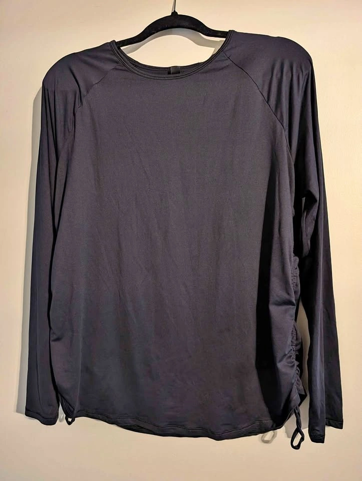 Womans under armour shirt