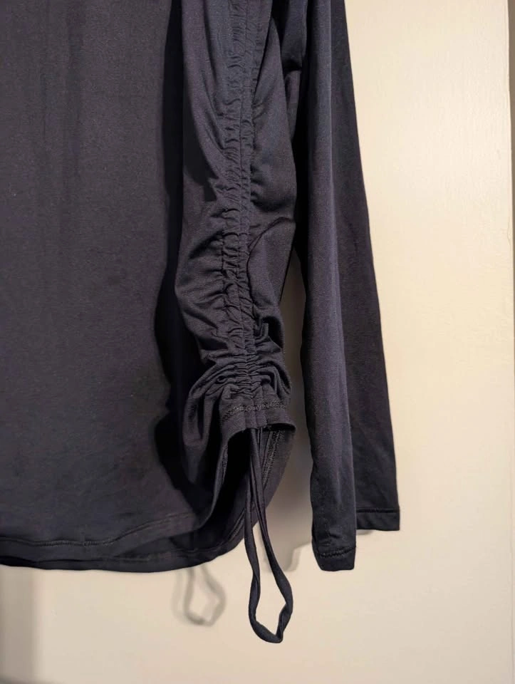 Womans under armour shirt - photo 3