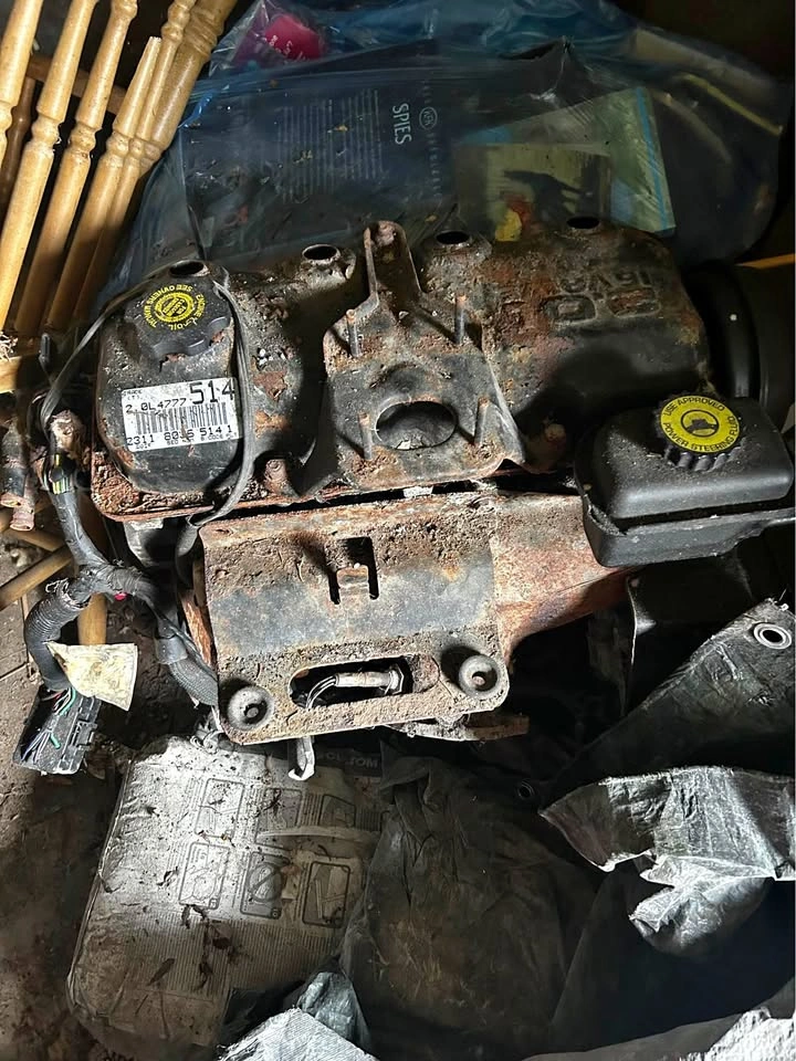 Chrysler / Dodge 2.0L 16-Valve SOHC Cylinder Head Assembly