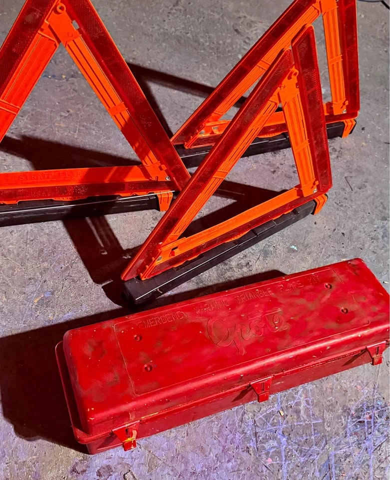 GROTE EMERGENCY TRIANGLE FLARE KIT