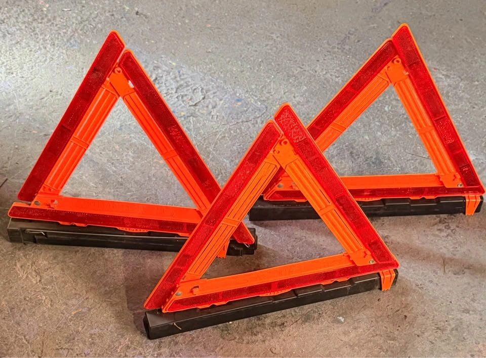 GROTE EMERGENCY TRIANGLE FLARE KIT - photo 3