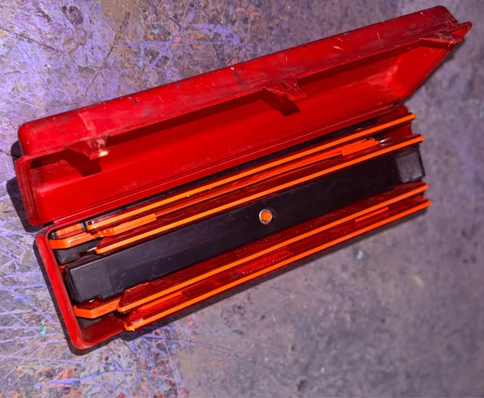 GROTE EMERGENCY TRIANGLE FLARE KIT - photo 4