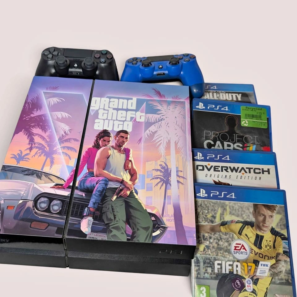 Ps4 With 2 Controllers and 4 Games