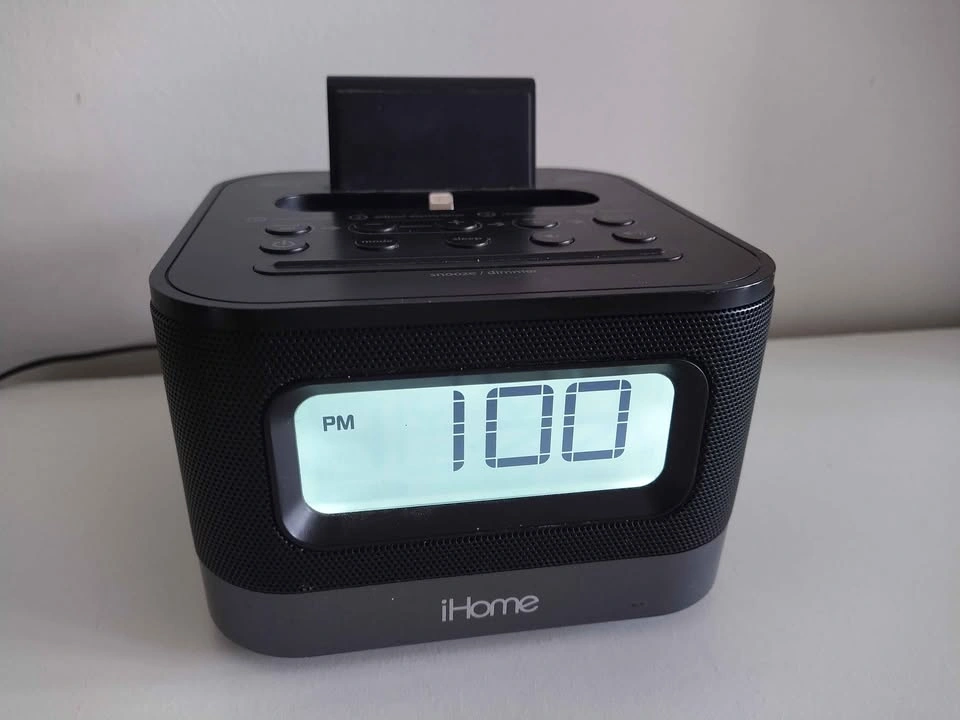 iHome Alarm Clock - photo 5