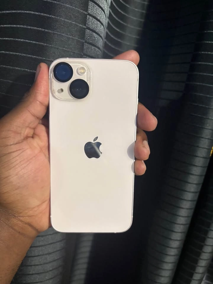 iPhone 13 - photo 2