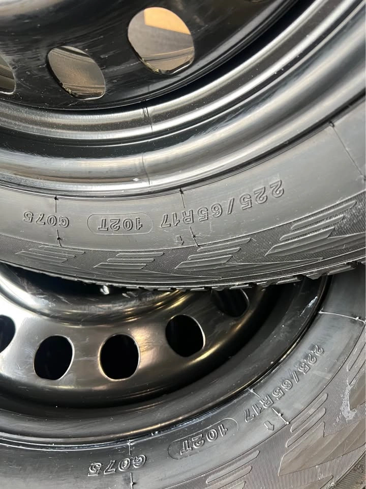Grand Caravan Winter Tire Package 5x127 225/65/17 Yokohama - photo 2
