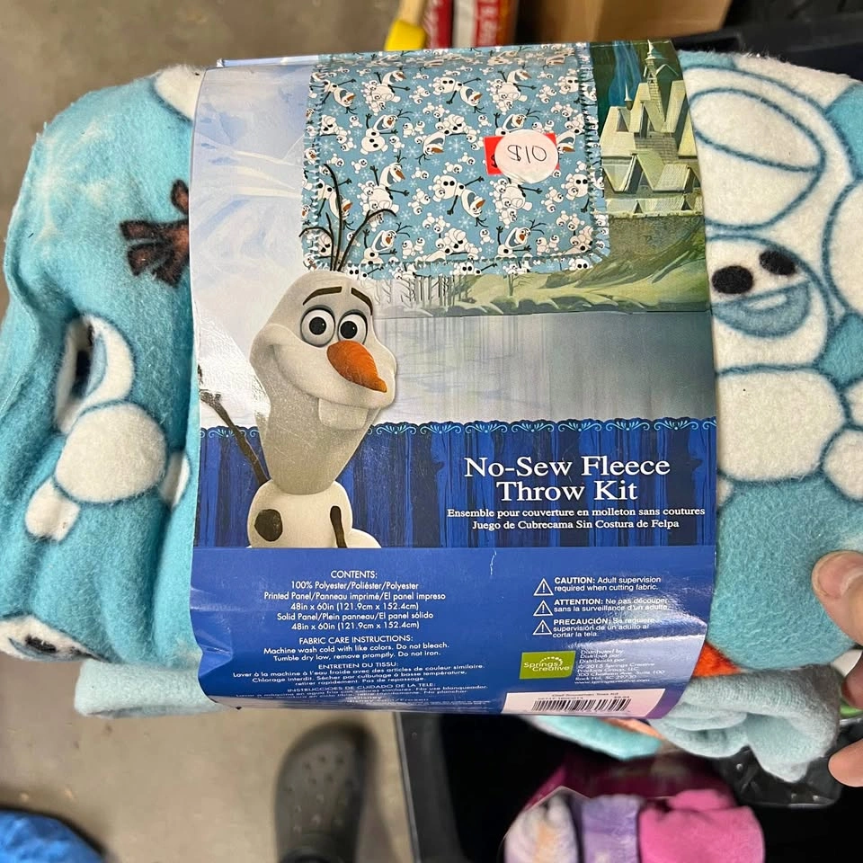 Olaf Frozen No-Sew Fleece Throw Blanket Kit