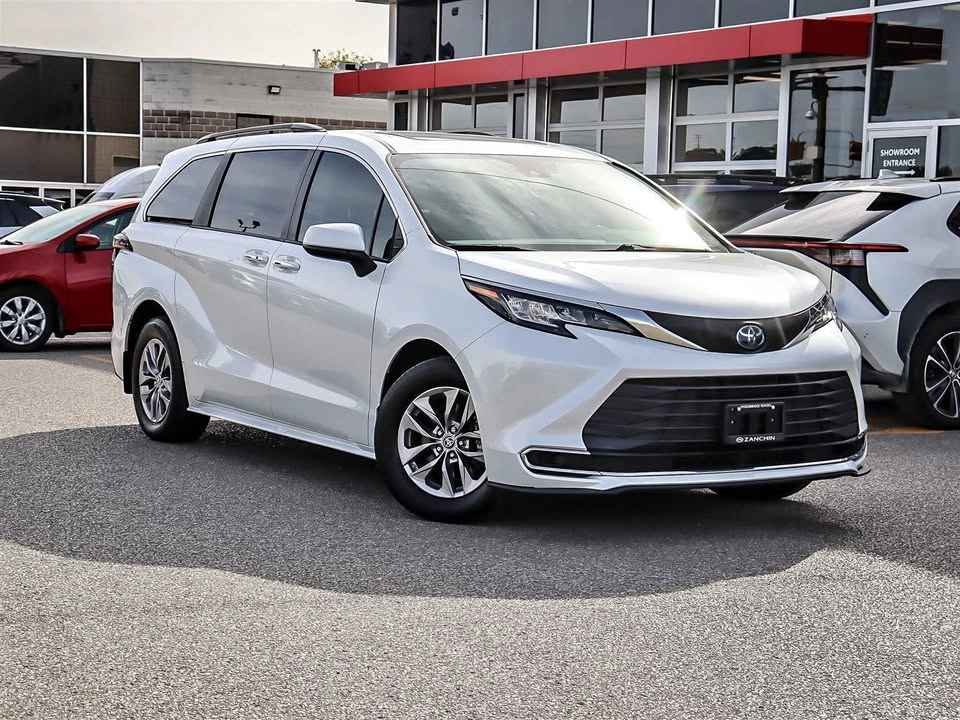 2023 Toyota Sienna XLE FWD