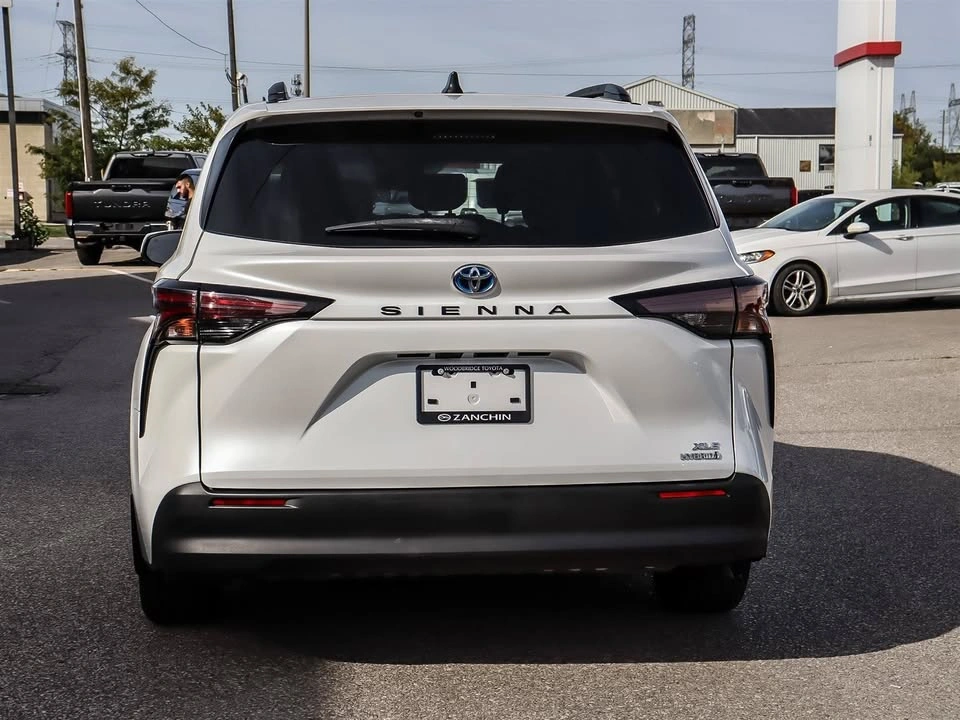 2023 Toyota Sienna XLE FWD - photo 5
