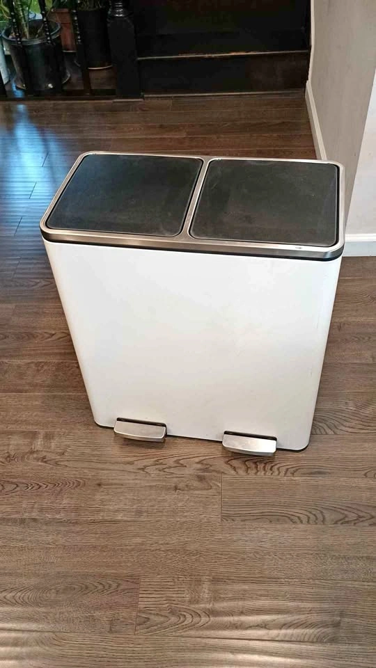 Double Pedal Trash Can