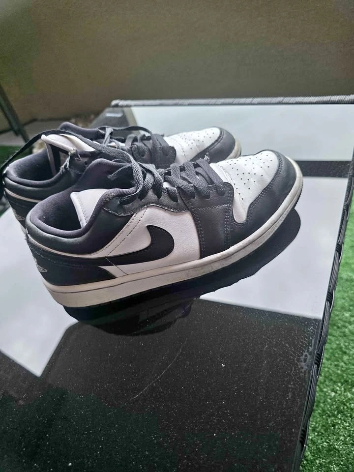 Nike shoes size 8
