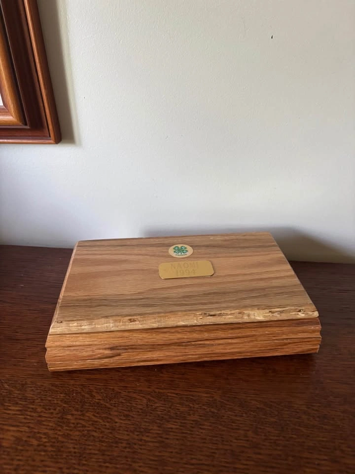 Official 4-H Canada Vintage Solid Oak Jewelry Box Keepsake Chest - photo 2