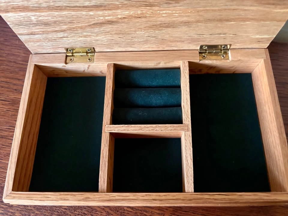 Official 4-H Canada Vintage Solid Oak Jewelry Box Keepsake Chest - photo 4