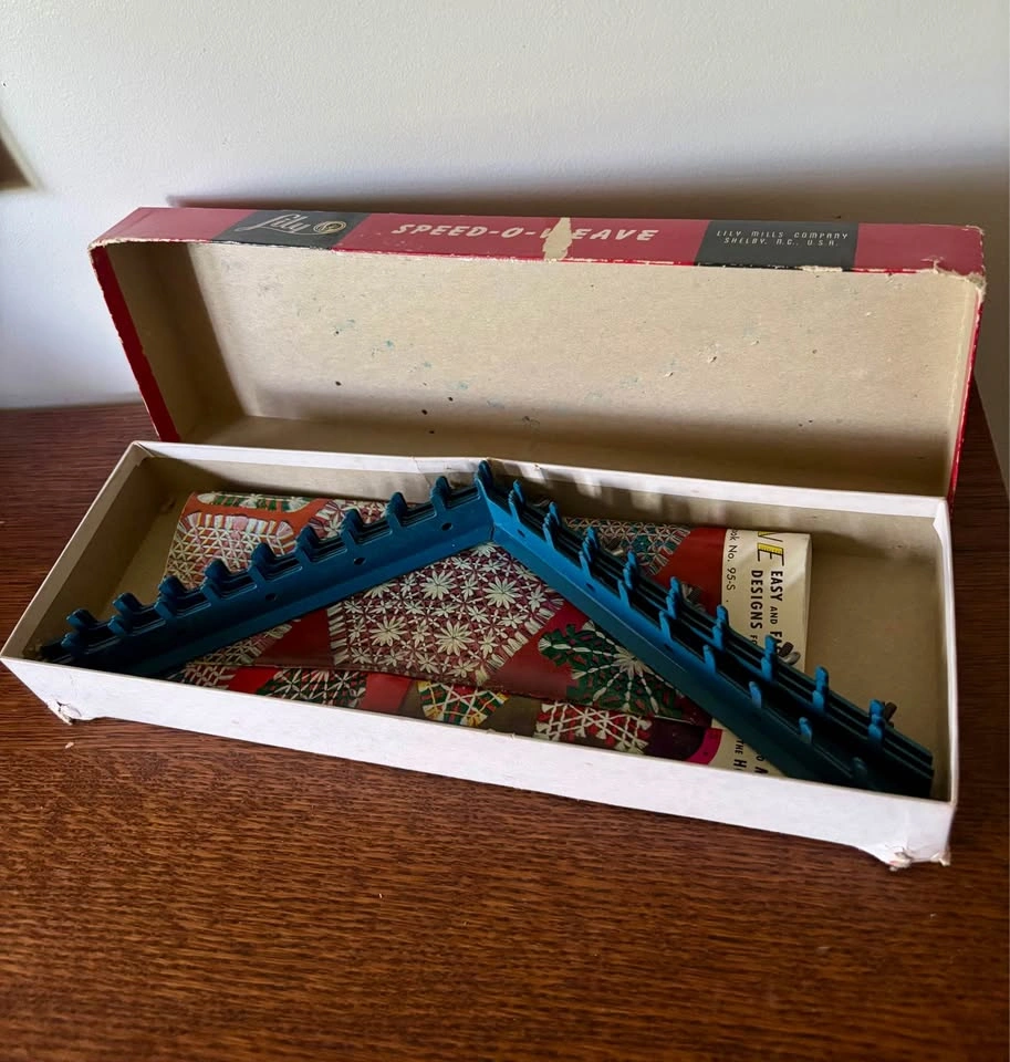 Vintage Lily Speed O Weave Handicraft Weaving Loom Kit - photo 2