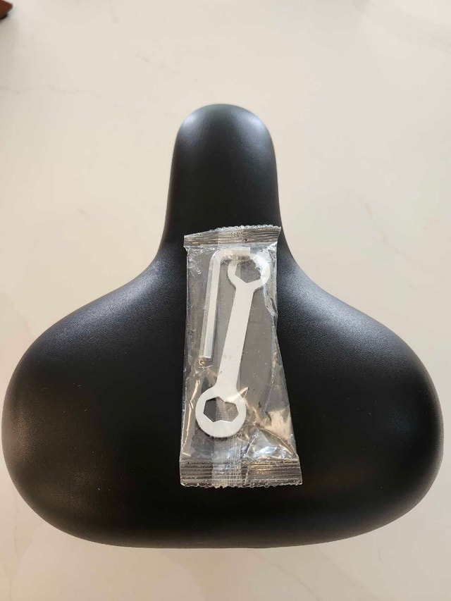 NEW Cushy Extra-Wide Bicycle Seat / Saddle – Dual Spring - photo 2