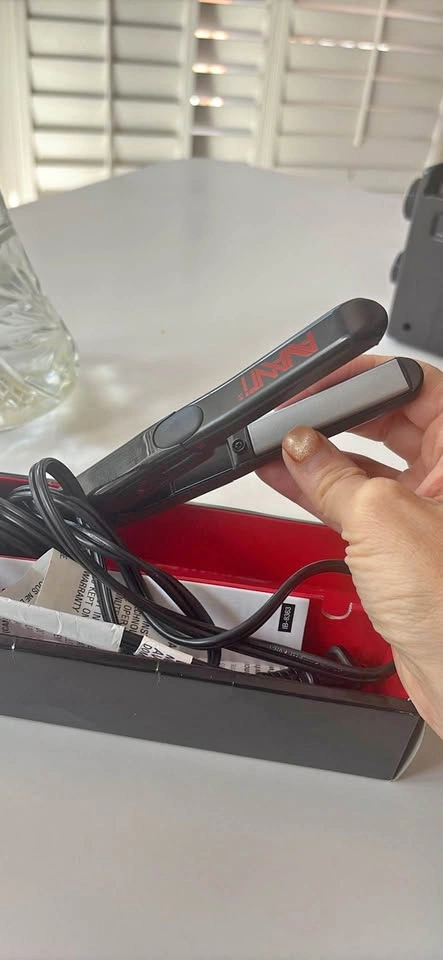 Avanti Mini Travel Flat Iron / Hair Straightener (Ceramic, Dual