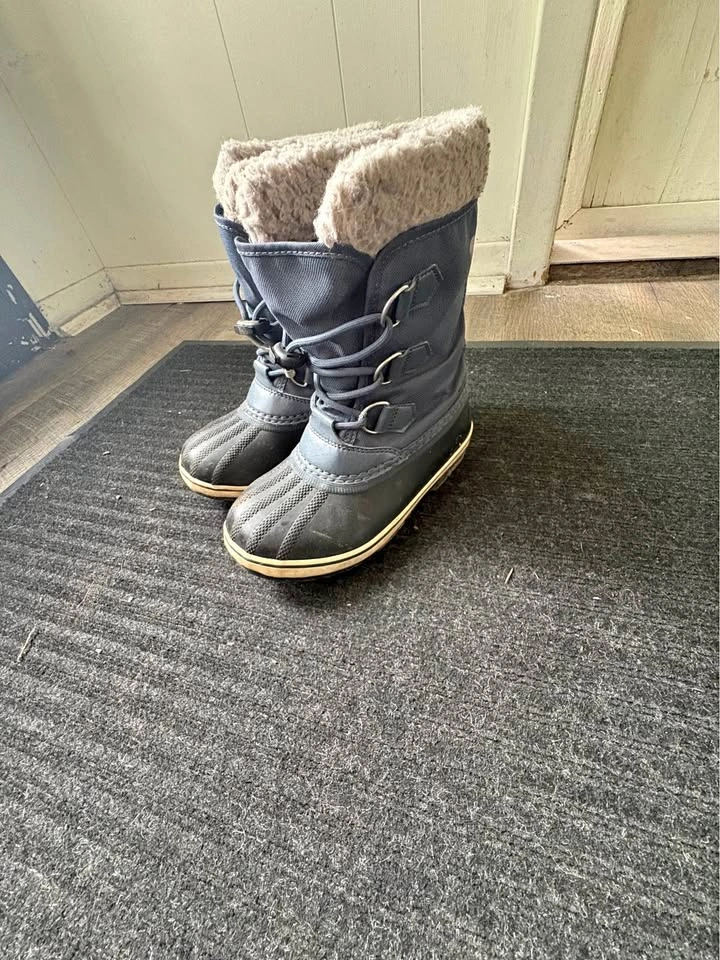 Boys Sorel Winter Boots – Size 1