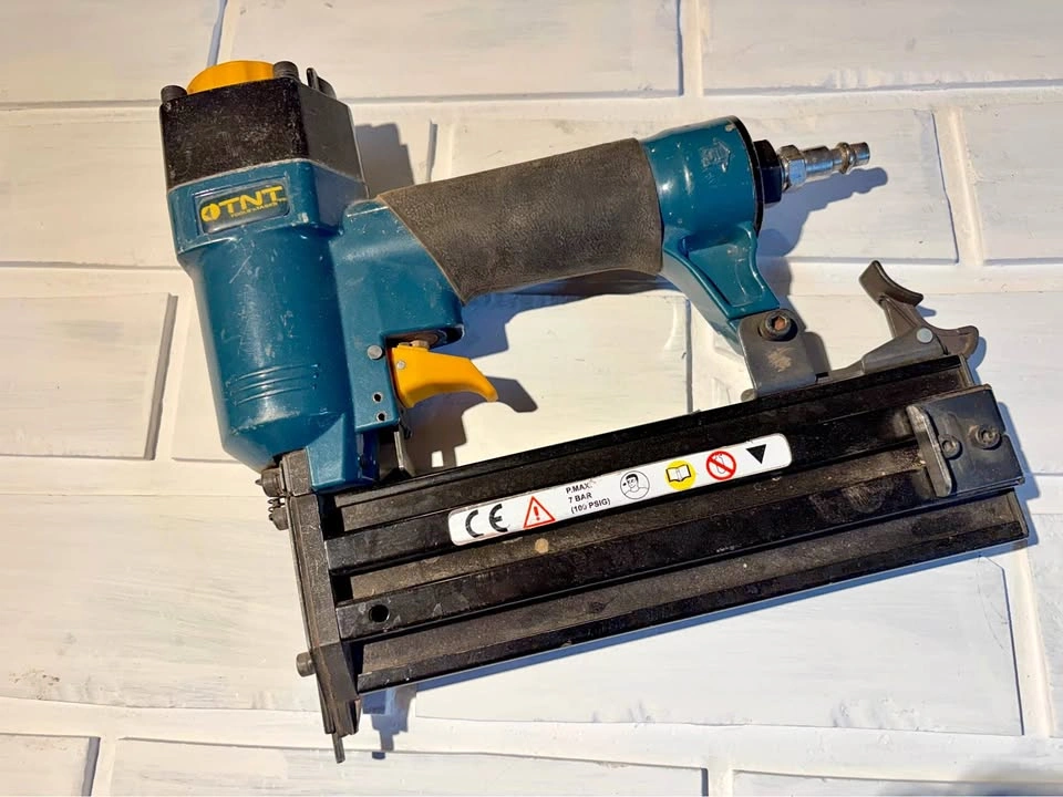 TNT 18 Gauge Brad Nailer