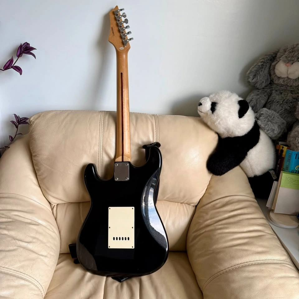 Electric Guitar AXL Strat-Style Guitar like NEW - photo 4