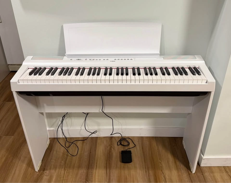 Yamaha Weighted Digital Piano – White – Like New – Full Set