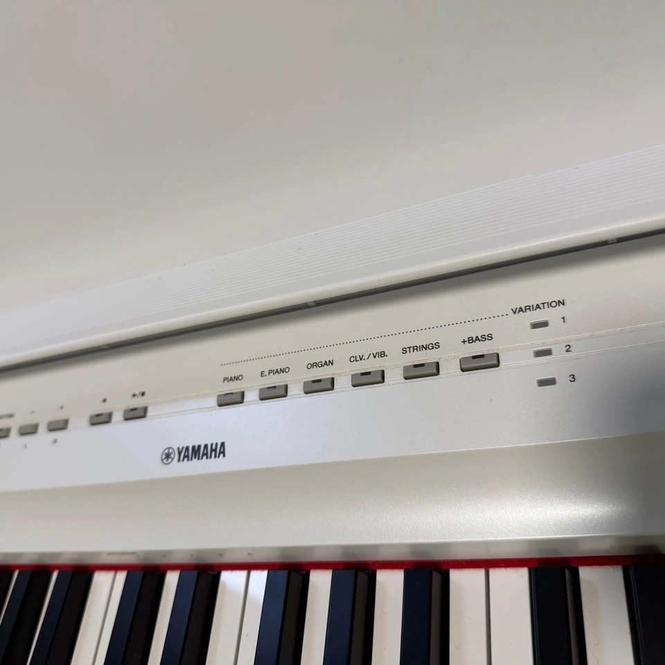 Yamaha Weighted Digital Piano – White – Like New – Full Set - photo 3