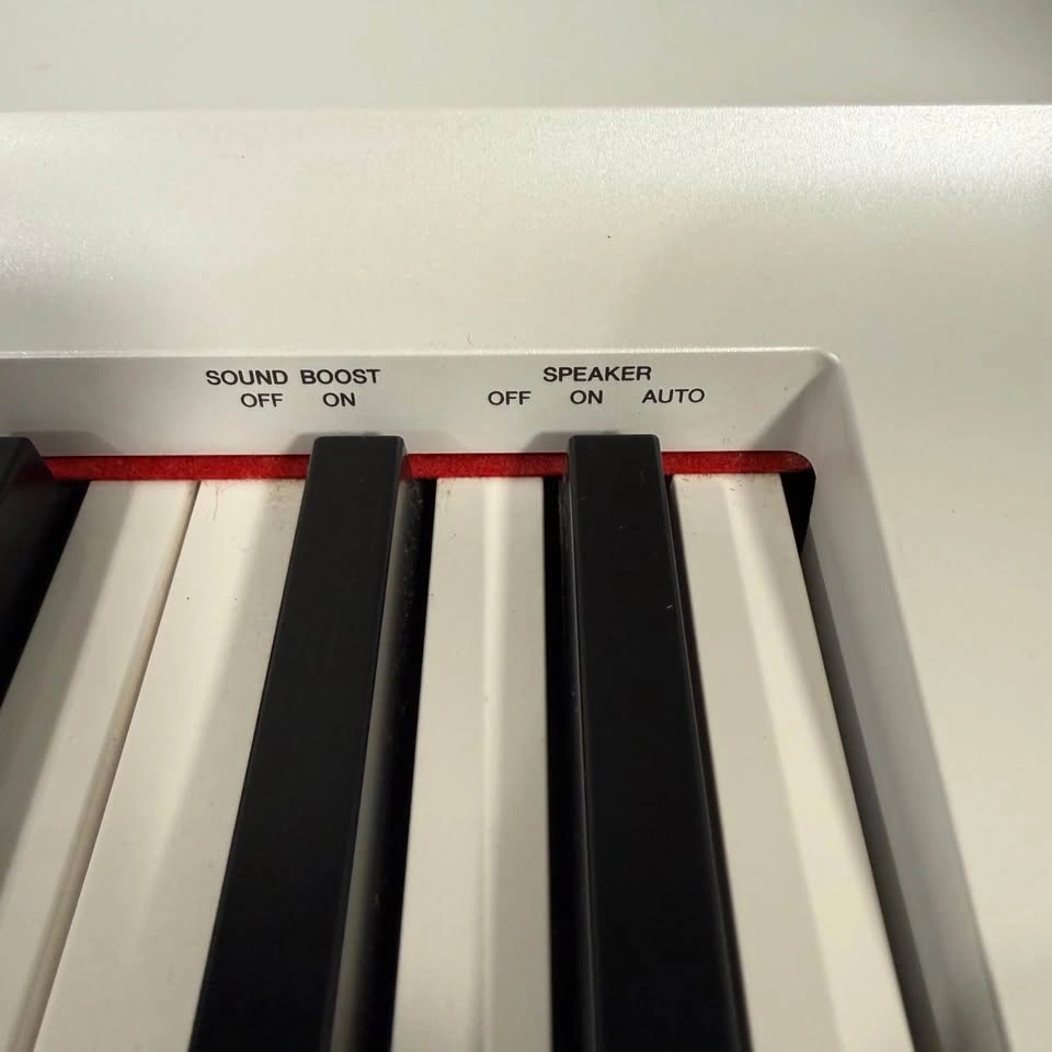 Yamaha Weighted Digital Piano – White – Like New – Full Set - photo 4