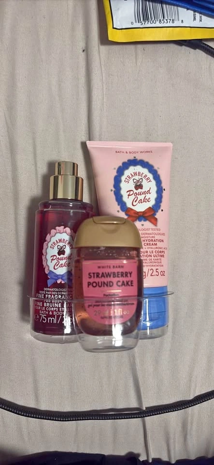 Bath and Body Works Strawberry Pound Cake giftset