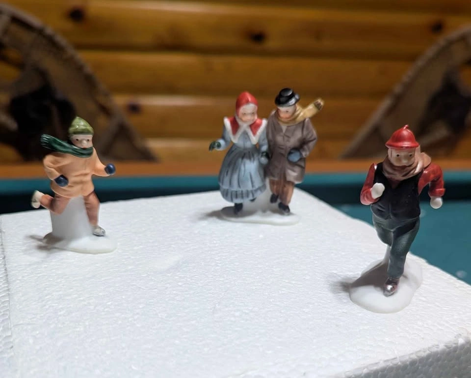 Department 56 - The Heritage Village - Childe Pond And Skaters - photo 4