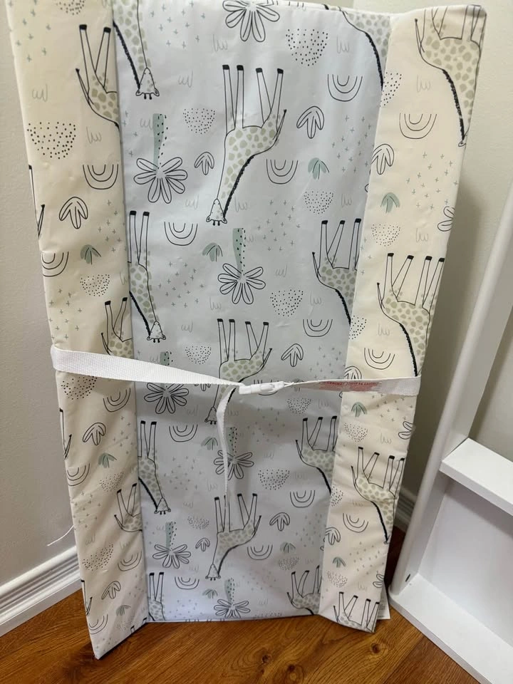 White Wooden Baby change table top + pad - photo 3