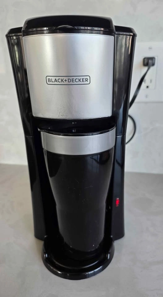 BLACK AND DECKER SINGLE SERVE COFFEE MAKER WITH 16 OZ TRAVEL MUG - photo 2