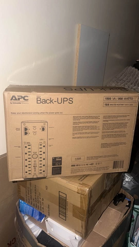 APC Back-UPS 1500VA 900W Battery Backup - photo 2