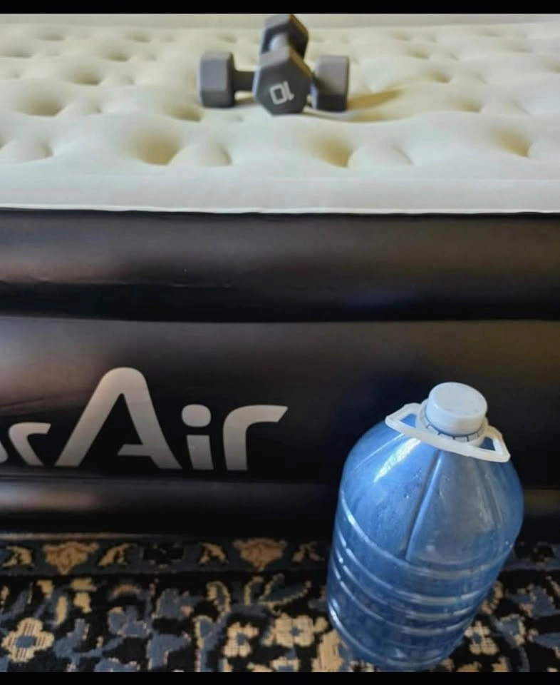 Brand new Queen Air Mattress with Built-in Pump, 18” - photo 3