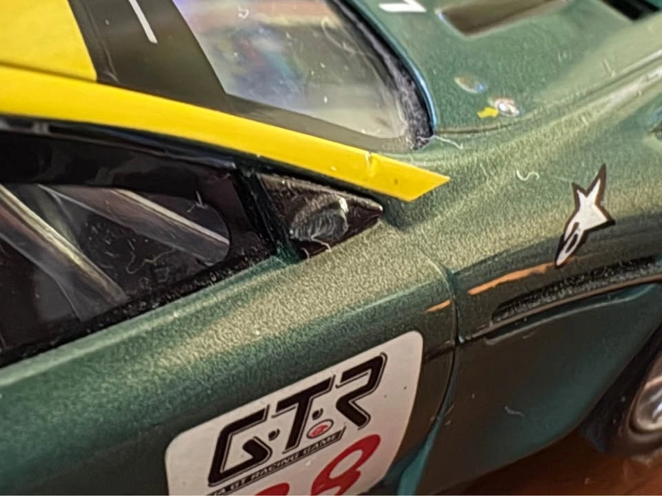 Scalextric SCX Aston Martin DBR9 #28 (1:32 Scale Slot Car) - photo 3