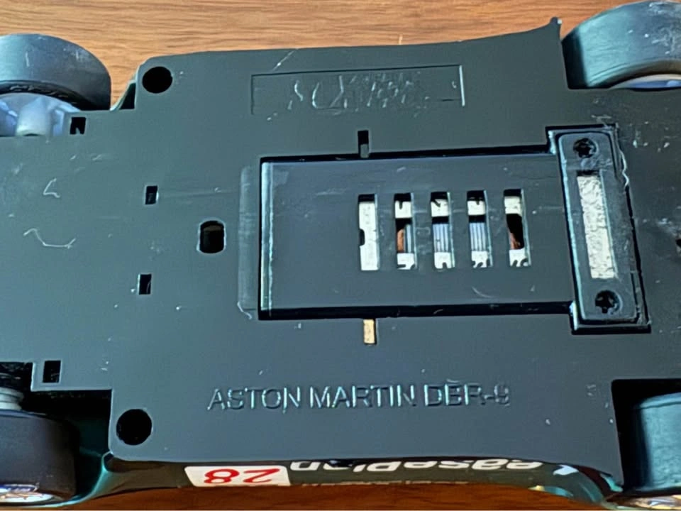 Scalextric SCX Aston Martin DBR9 #28 (1:32 Scale Slot Car) - photo 5