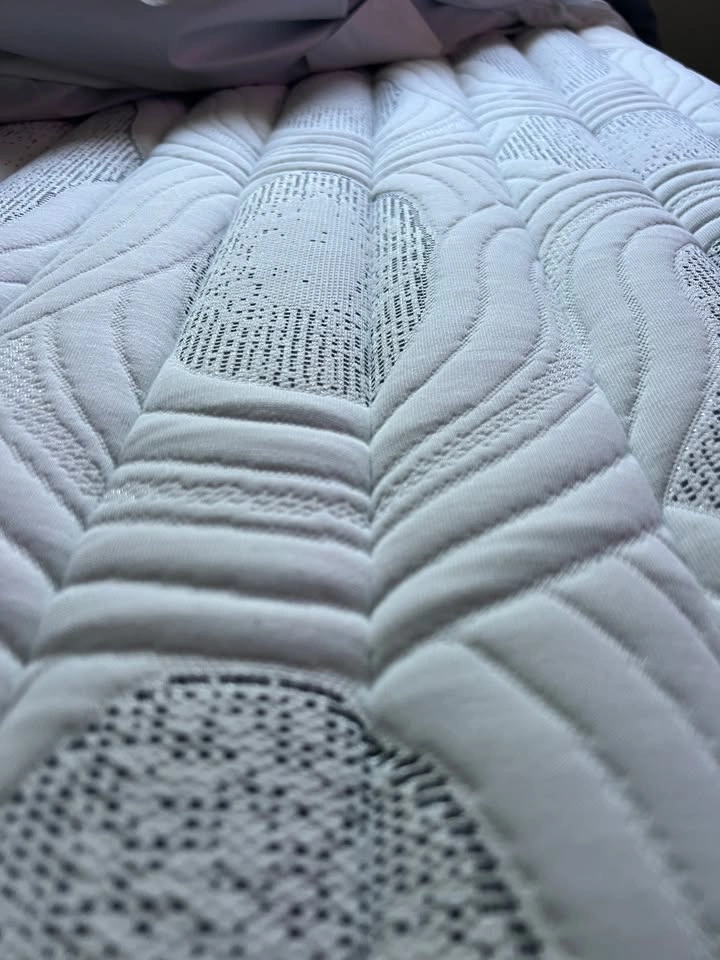 Queen bed frame + mattress with 9 yrs warranty - photo 3