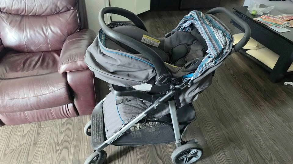 Stroller and Car Seat Valid till 2028 - photo 3