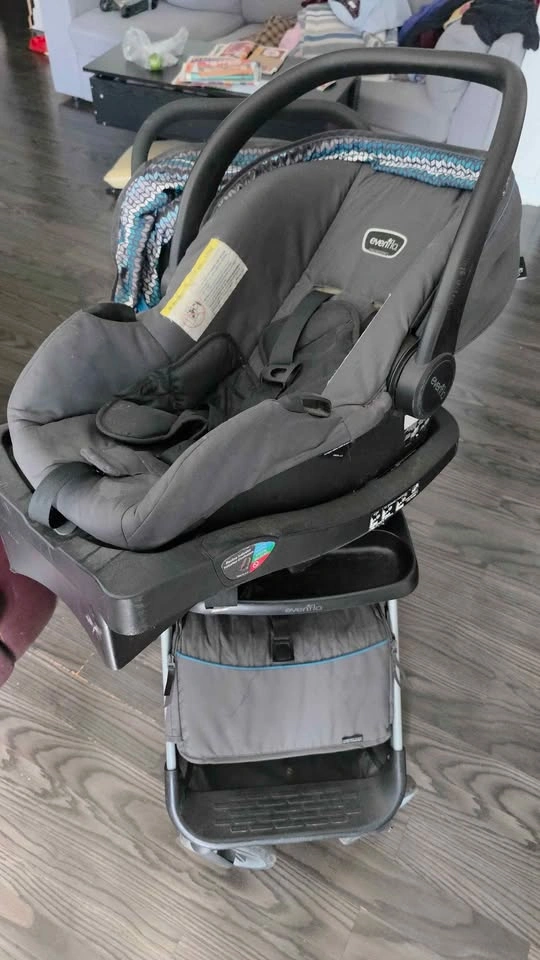 Stroller and Car Seat Valid till 2028 - photo 4