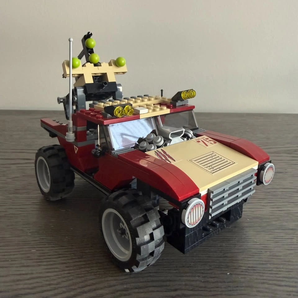 LEGO Dino Attack: Fire Hammer Vs. Mutant Lizards (7475) - photo 2