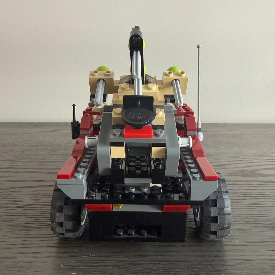 LEGO Dino Attack: Fire Hammer Vs. Mutant Lizards (7475) - photo 5